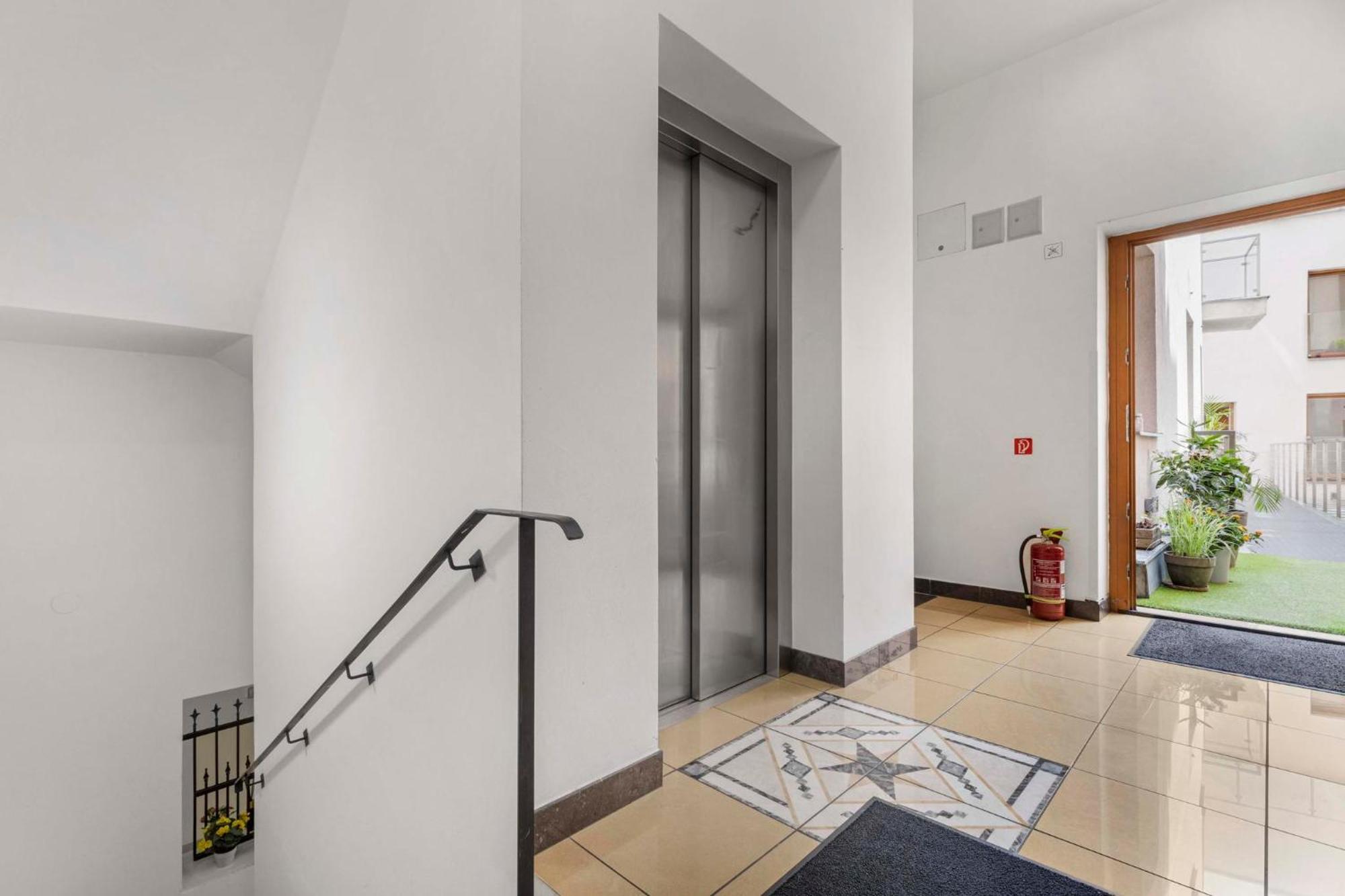 Charming Apartment In The Heart Of Bratislava Exterior photo